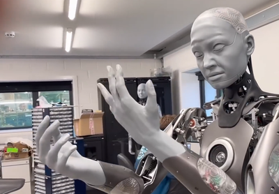 智能機(jī)器人的演進(jìn) 從英國新型人形機(jī)器人看未來